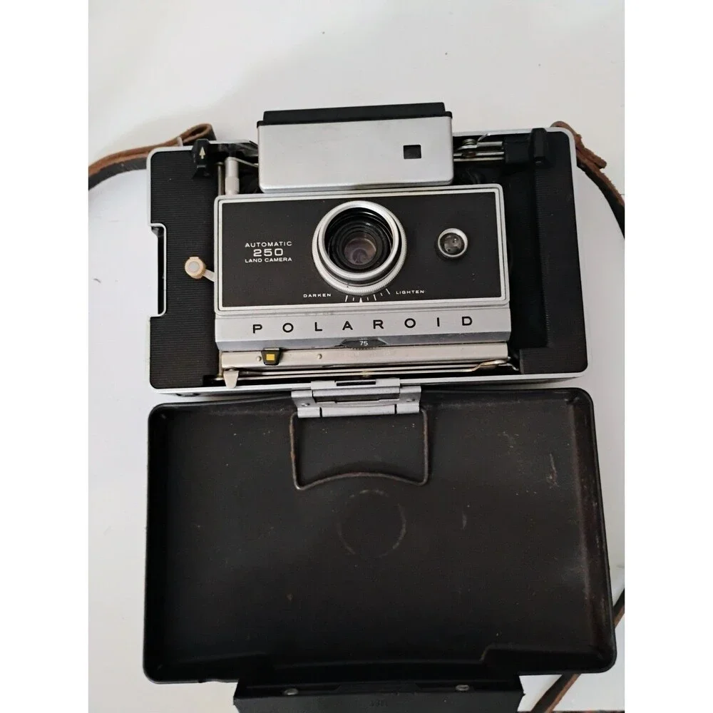 Vintage Polaroid Automatic 320 Land Camera Folding Bellows As Is Loose Wire